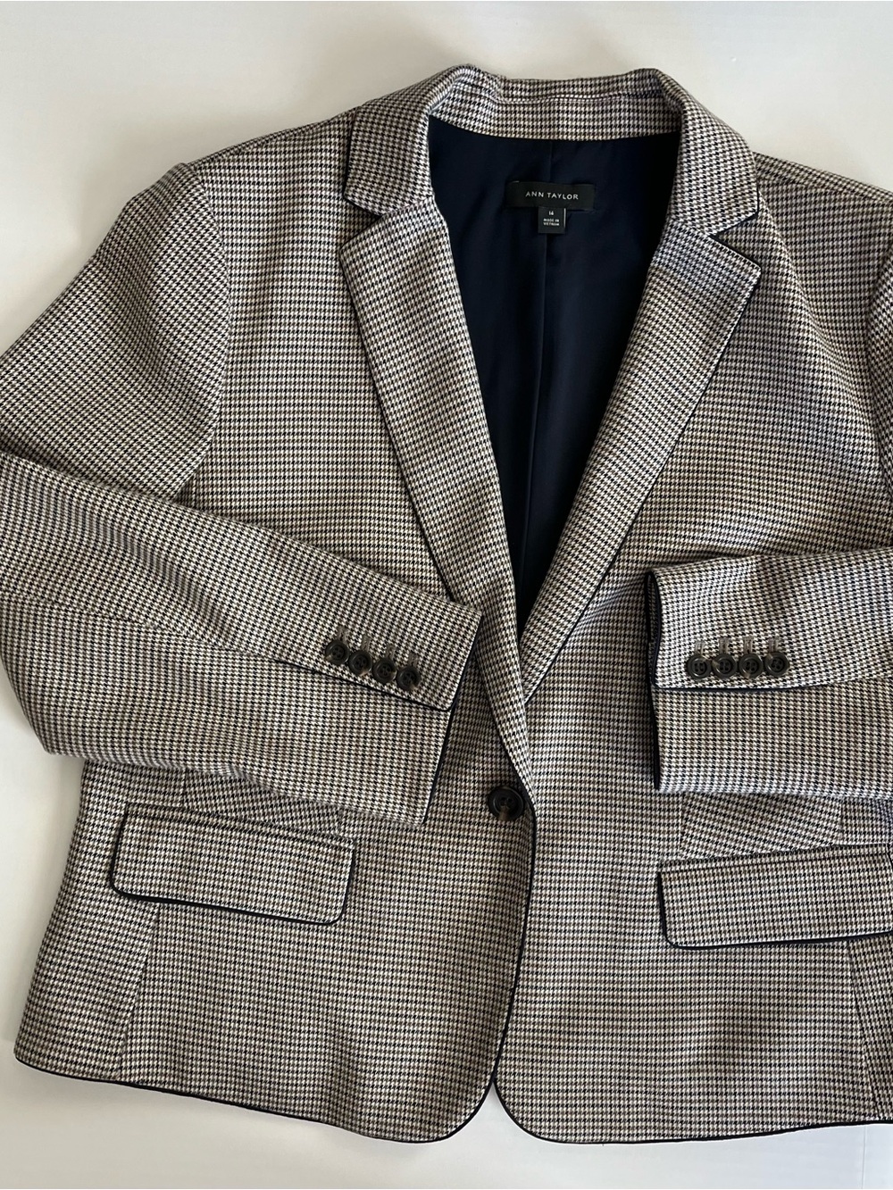 NWOT Ann Taylor Houndstooth Single Button Jacket with Pockets in Black and Tan